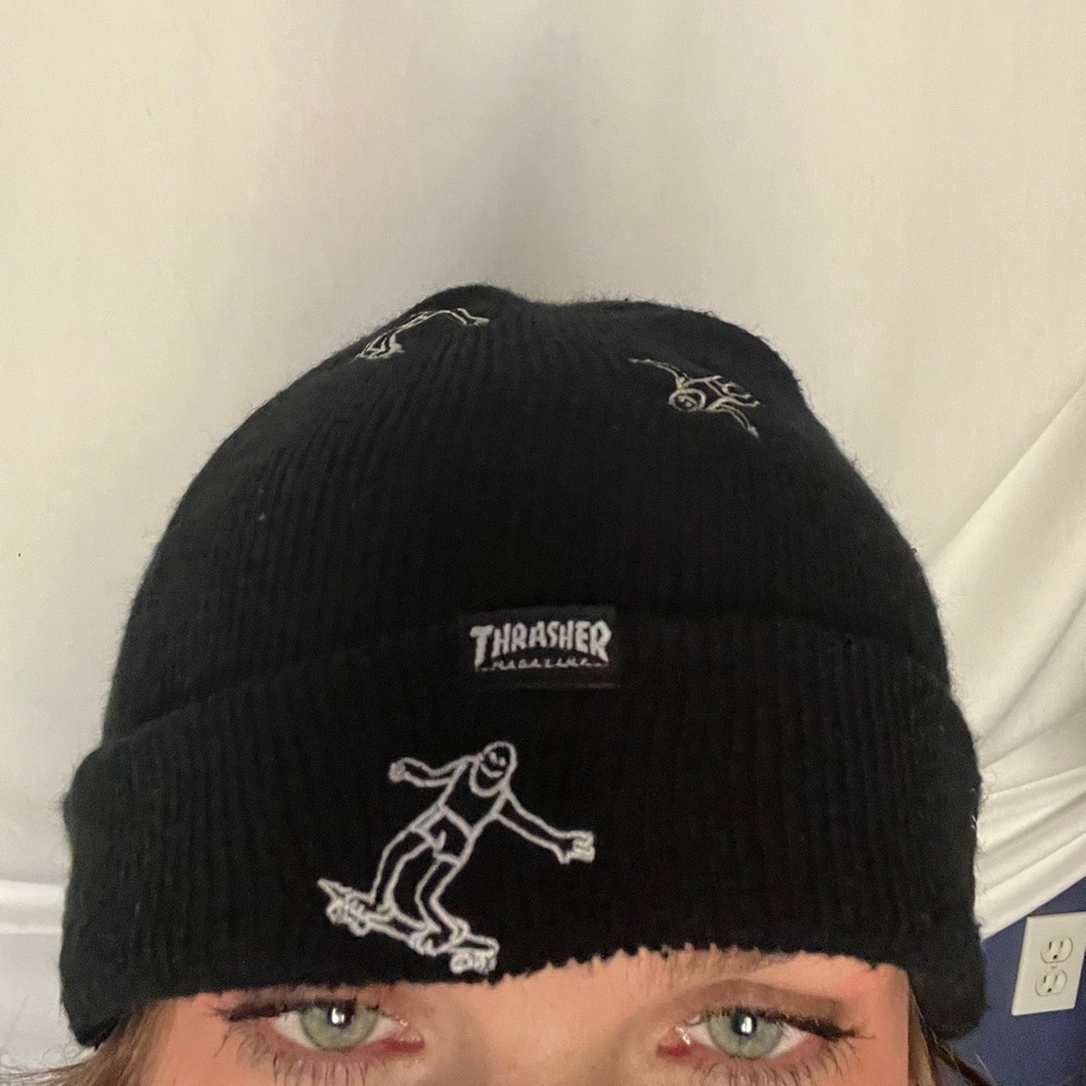 Black and white THRASHER beanie with skateboarders skating - FREE SHIPPING ✨
